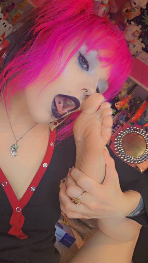 You’re addicted to Goddess, betas. 🖕Let me consume you. Size Queen who loves to do [rate]s Order a custom [vid] and watch my creativity flow! Brutal [dom] but also enjoy gentle mommy [dom] See for yourself why I have almost 200 reviews 🤭 Telegram/laceylustful READ MENU