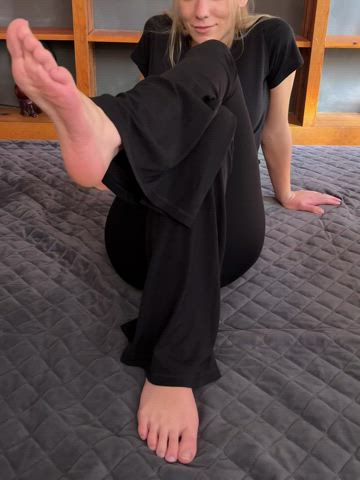 OnlyFans Strip Striptease Yoga Pants Porn GIF by naomi_soraya