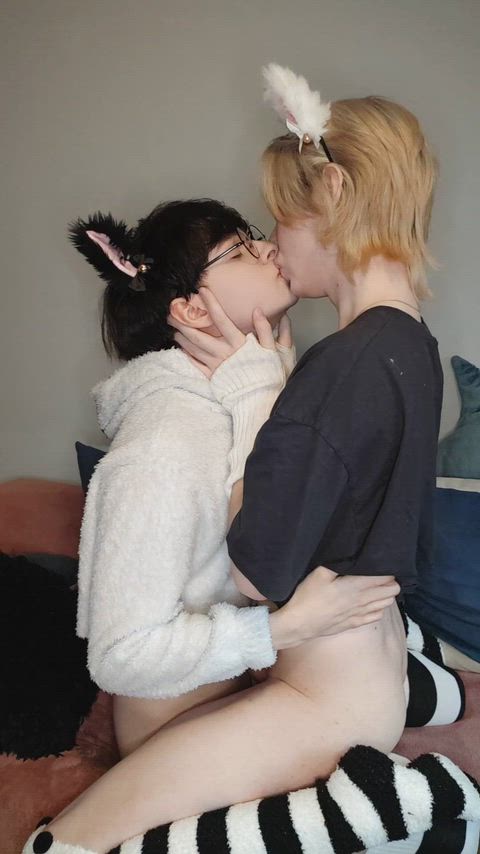Wanna have a threesome with two femboys? Don't be shy 😈
