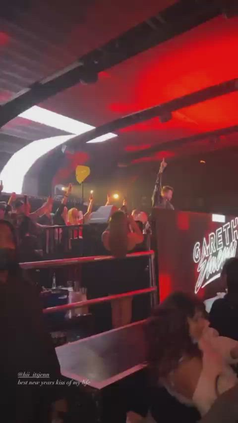 EvergreenLily makes out with @hii_itsjenn in front of exboyfriend blau, NYE Party 2022 into 2023