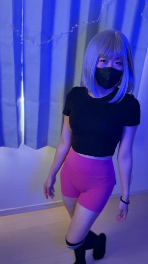 Small Japanese girls are the perfect size for.... 🤭🍑💕