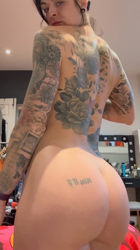 had to take off my clothes so you can see my tatts clearly