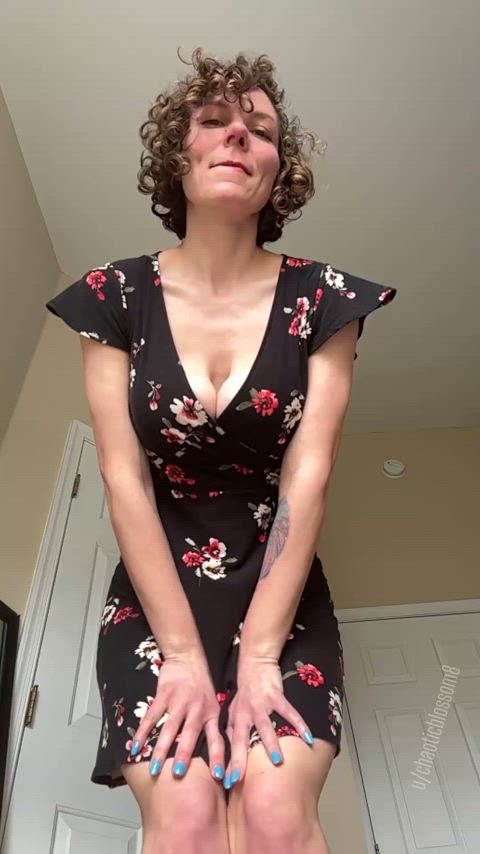Good girls shave… bad MILFs spread