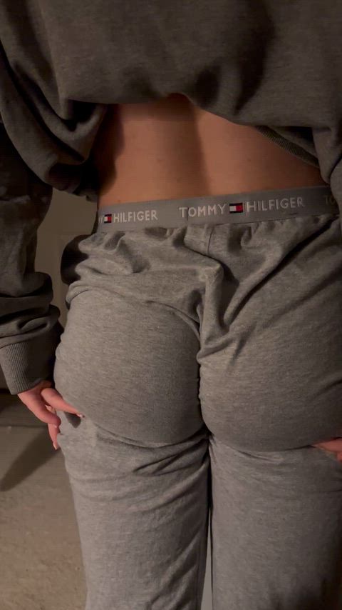 Needs a spank 🖐️