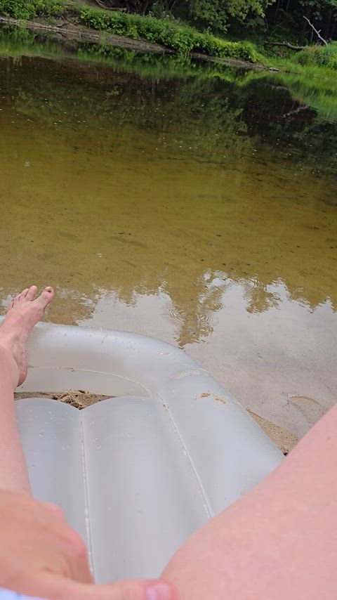 Nice relaxing pee, wana join??