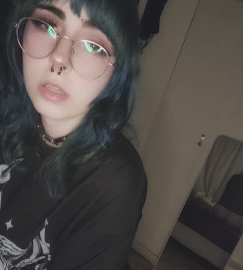 love this angle you can see both my face and ass :3