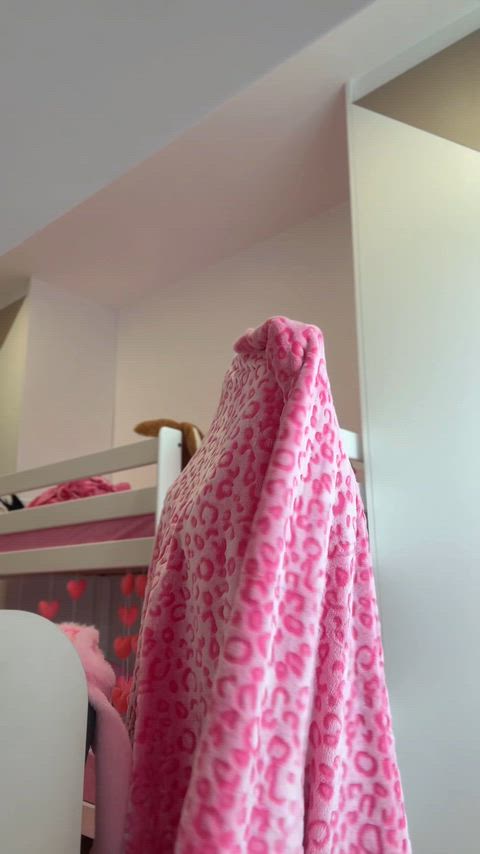 are u into average midget girls?