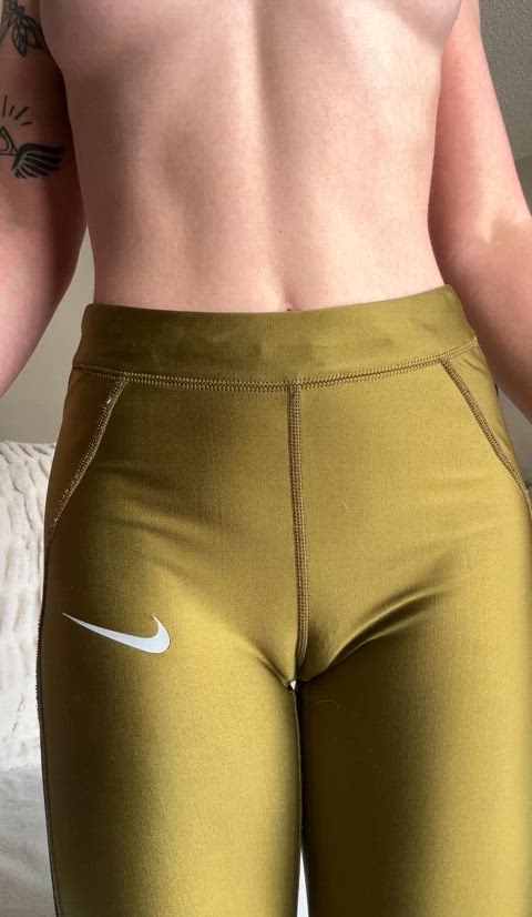 Cameltoe feels so good 🤭