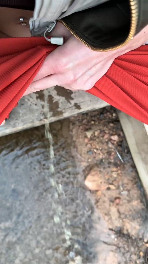 Could I empty my full bladder right above you?