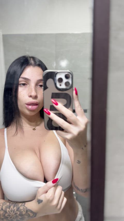 your daily dose of Goth Tiddies 😘