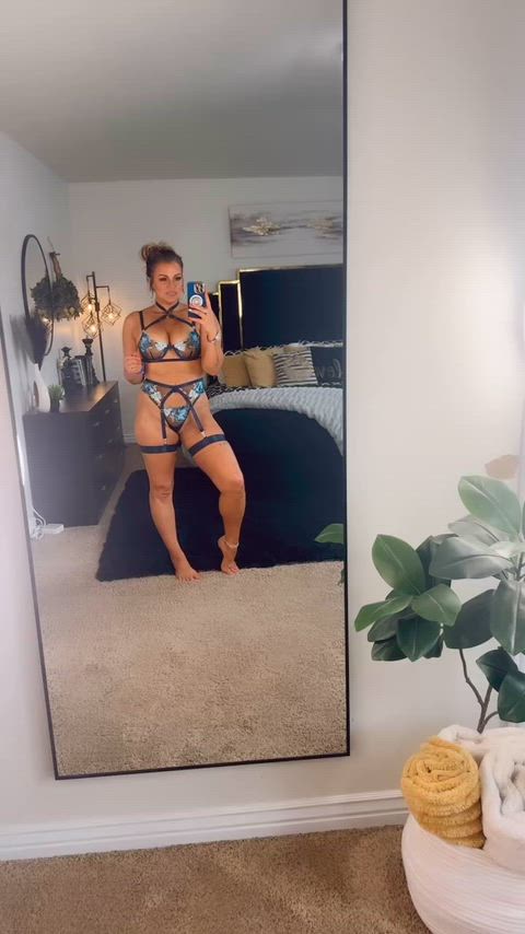 Are you into older women just like me ?