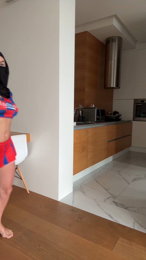 Let's go to the game together