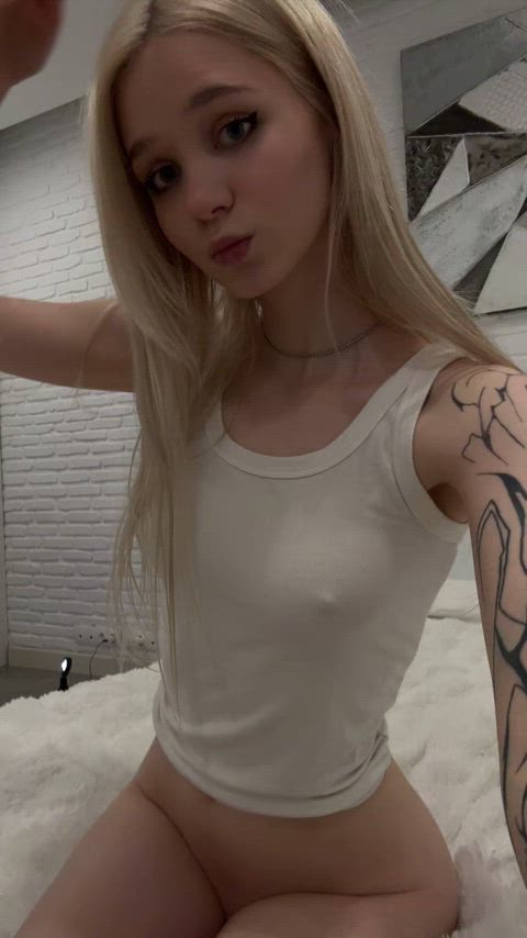 would you date horny n cute egirl like me ;)