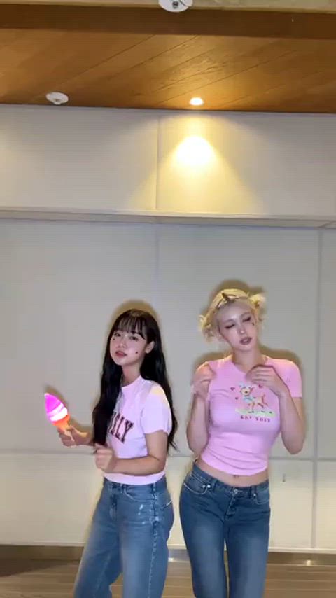 240826 TikTok Update with Weki Meki Choi Yoojung - Ice Cream (Dance Challenge)