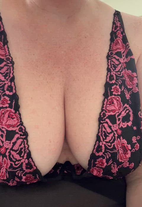 When the lingerie arrives but doesn’t come with panties that means you don’t wear any right? (40F)