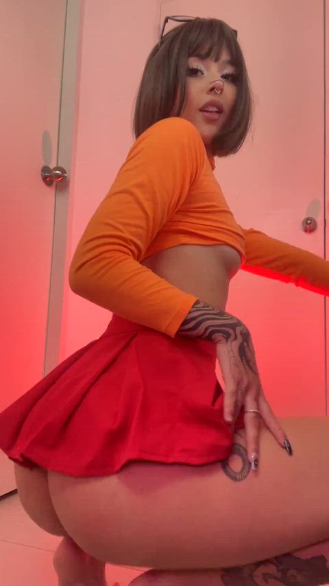 velma loves bein on top of u (yummywillow)