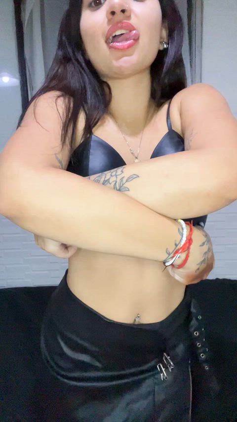 if i undress my self infront of youu , would u lick my armpit