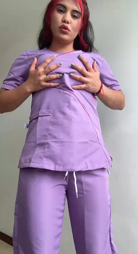 Anyone feeling sick because of the heat? i could take care of you as a nurse😊
