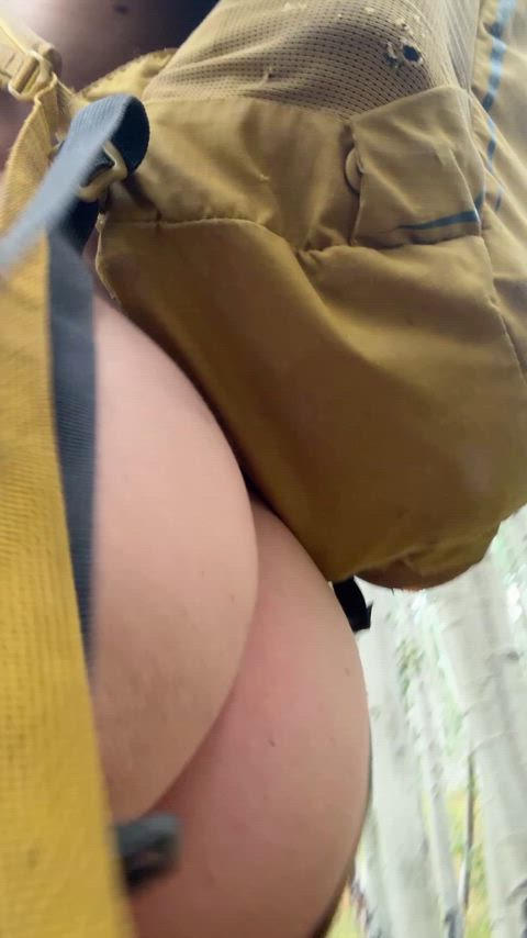 I got my bear spray and my booty ready for play 🐻🍑