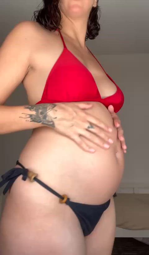 My bulging belly and curves that mesmerize