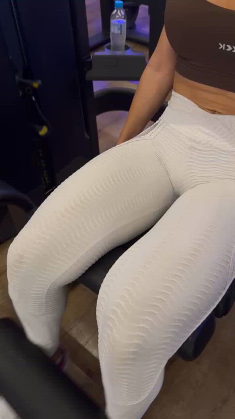 White leggings make me feel powerful haha