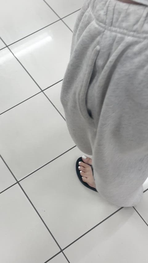 Hey babes! Your favorite foot goddess is here to play 🤍 DM me for customs. thumbnail