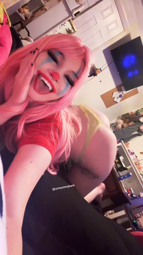 Does this clown girl get you horny?