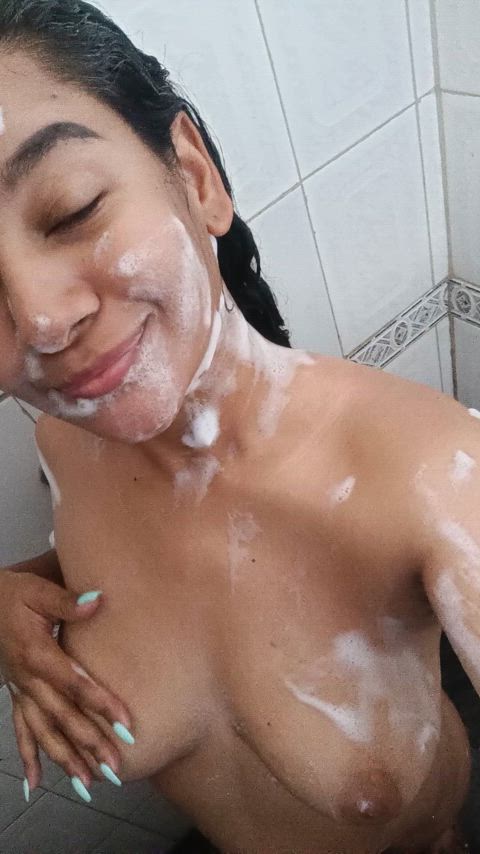 Shower time 🚿🍒