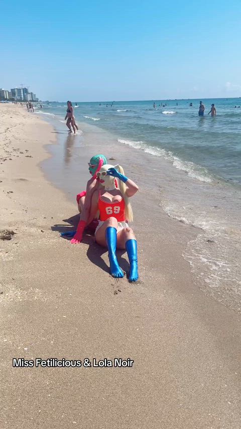 Behind the scenes of a beach shoot with Lola Noir