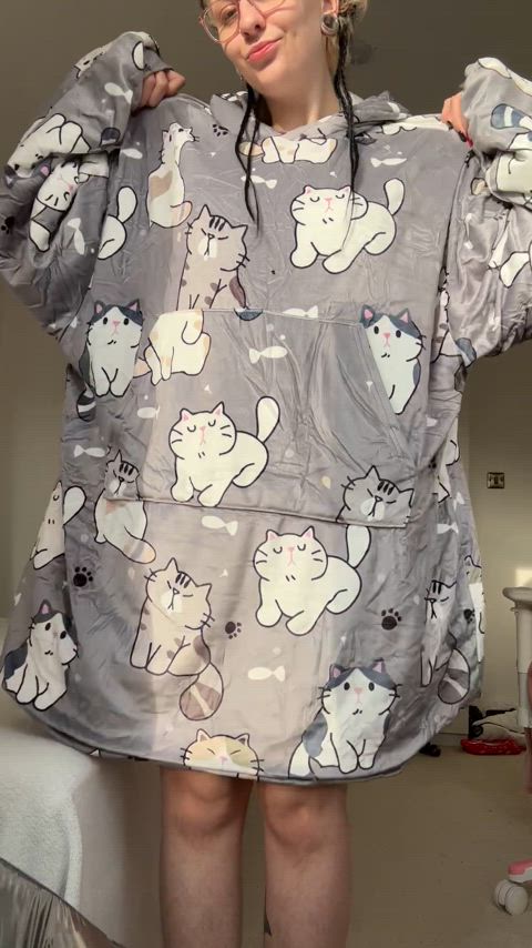 It’s getting colder now, but I won’t stop showing off my hairy body!