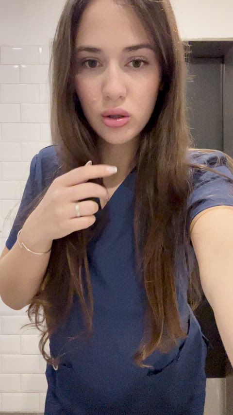 drop a ❤️ and this nurse will  send u nudes (first 130 guys only)