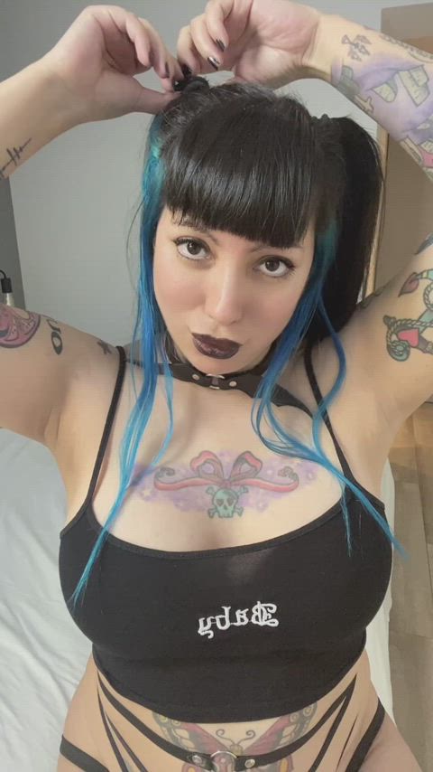 Hey! I'm Brianna🖤 A 22 year old goth girl who loves showing her titties online, I hope you like my content 😘 thumbnail
