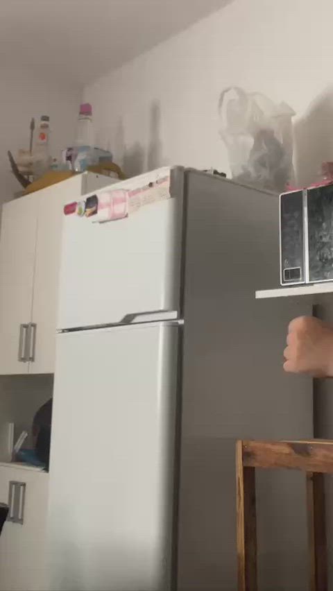 My roommate start shouting to me when im walking like this