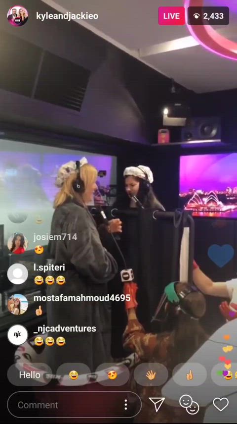 Mother and daughter get naked for a radio contest