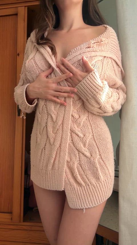 I’m that cute girl next door who just loves being naked all the time