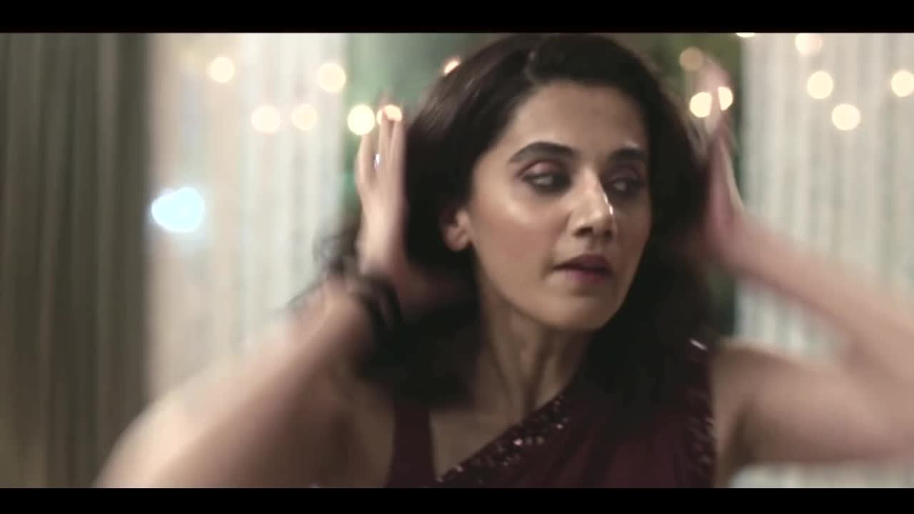 Taapsee Pannu shows off her pits