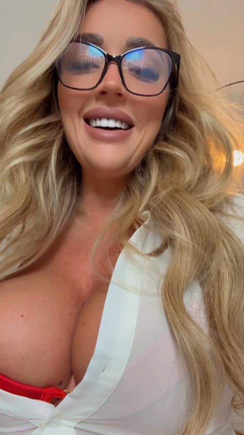 say YES if you’re stroking right now and i’ll flood you with my nudes