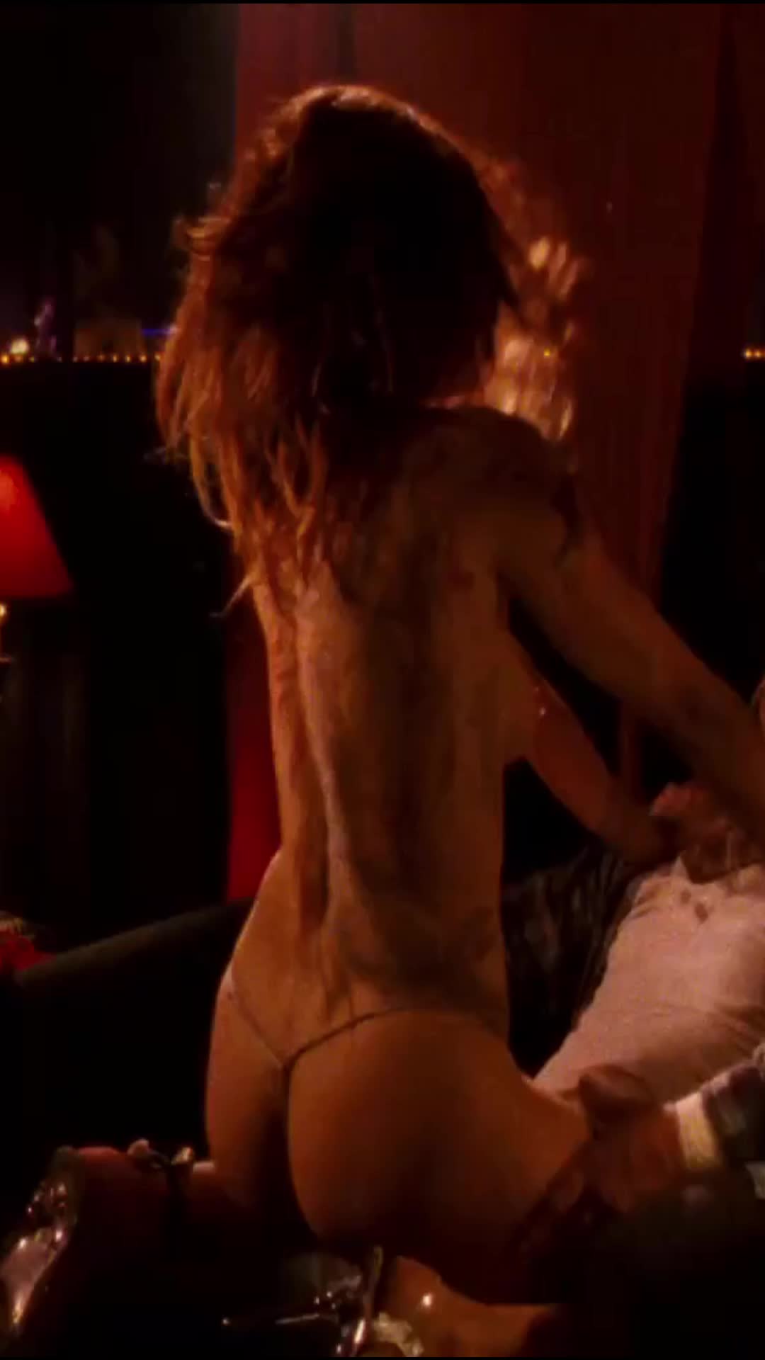 Marisa Tomei TOPLESS lapdancing plot in 'The Wrestler'