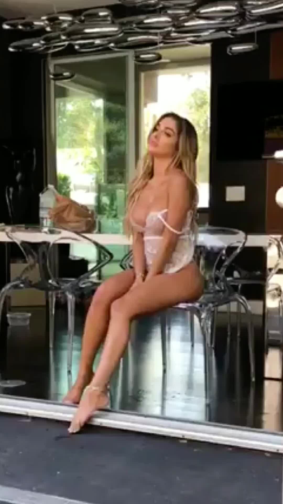 L.P tit slip