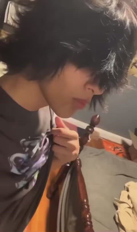 WHO LUVS WET 18 YEAR OLD HS SENIOR EMO BOY COCK :3