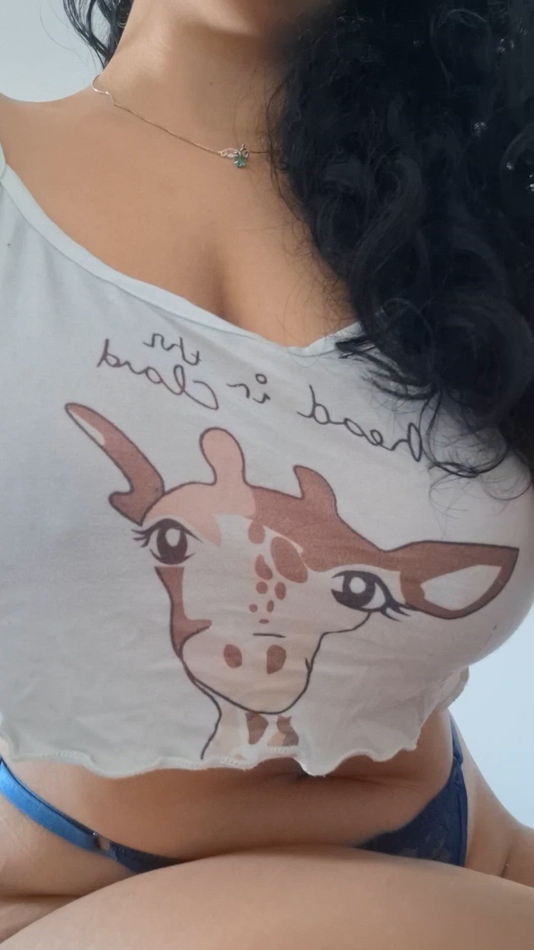 (Reveal) The giraffe likes to show off