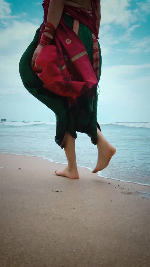 Isha malviya navel