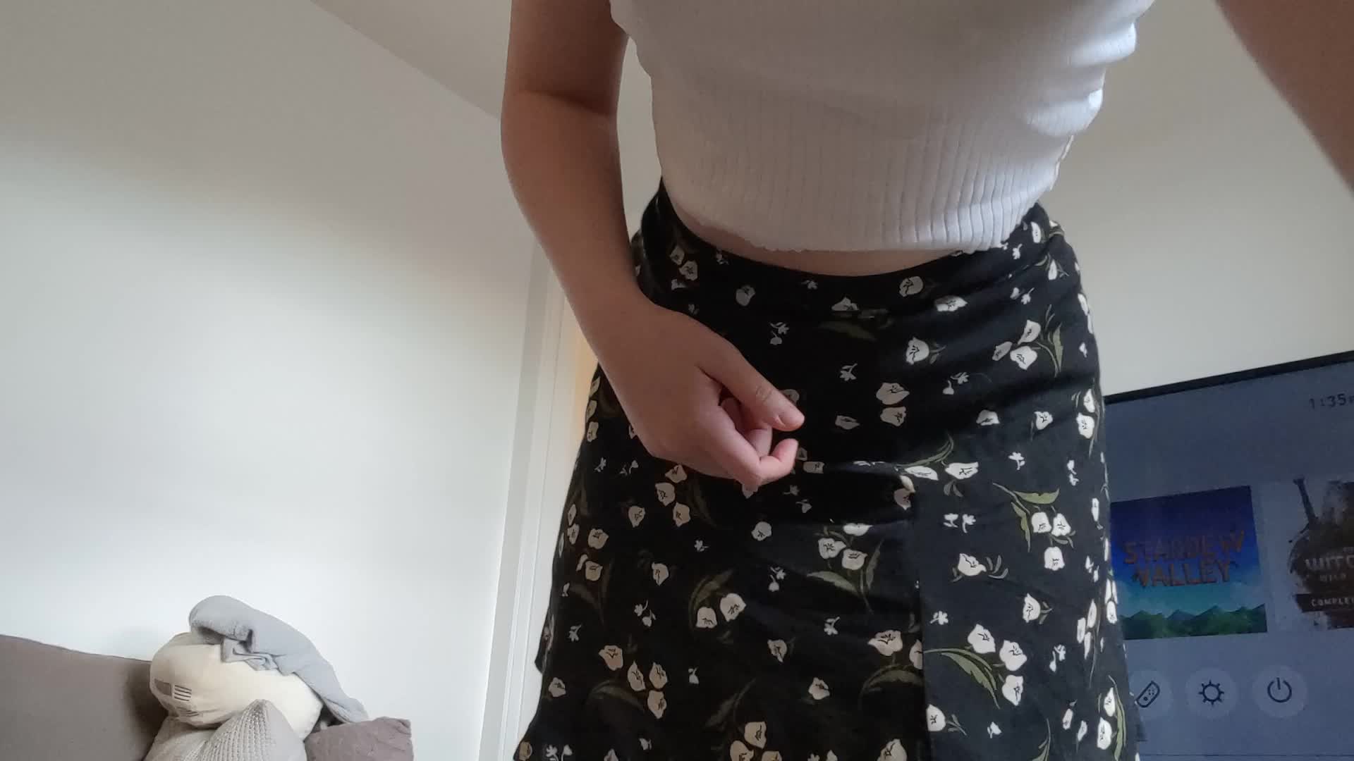 I'd love to brighten your day <3 Let me make you the perfect porn, or I'd love to show you my blog! Special deals inside~