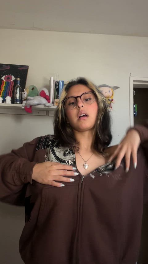 Feels like you could use some titties today