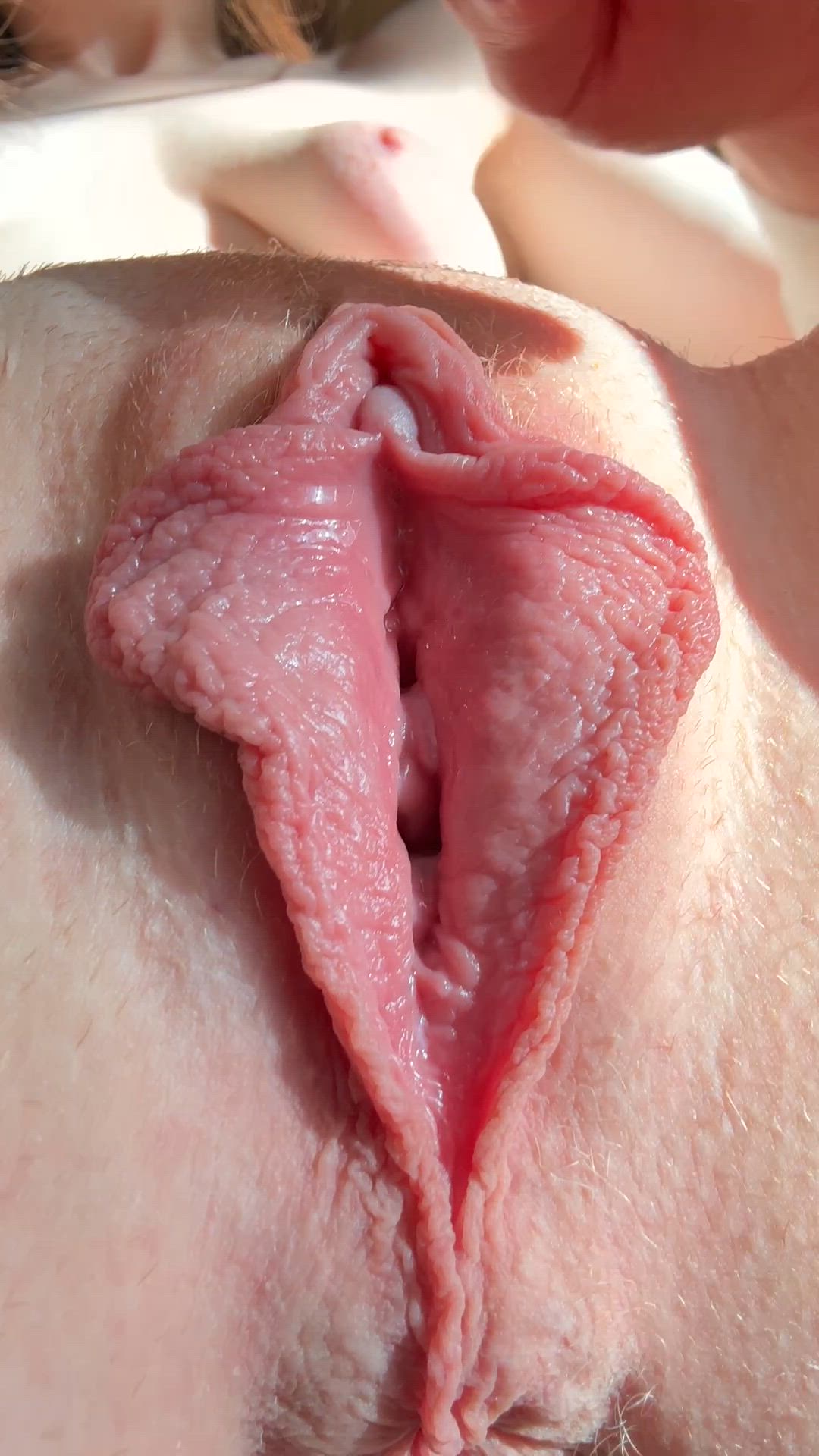 I dare you to put these thick juicy lips in your mouth. You won't regret it 🤤