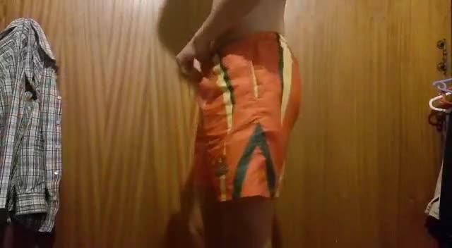 Guy wanks and cums amateur gay tube