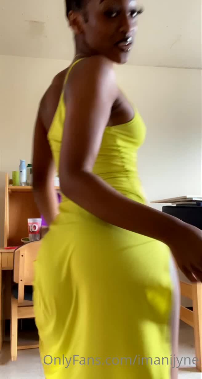 Check link in comments for her content😻👇🏽💦