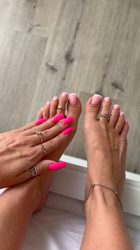 My perfect toes 🤍