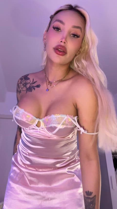 i got my new lengerie, do i look fuckable now?