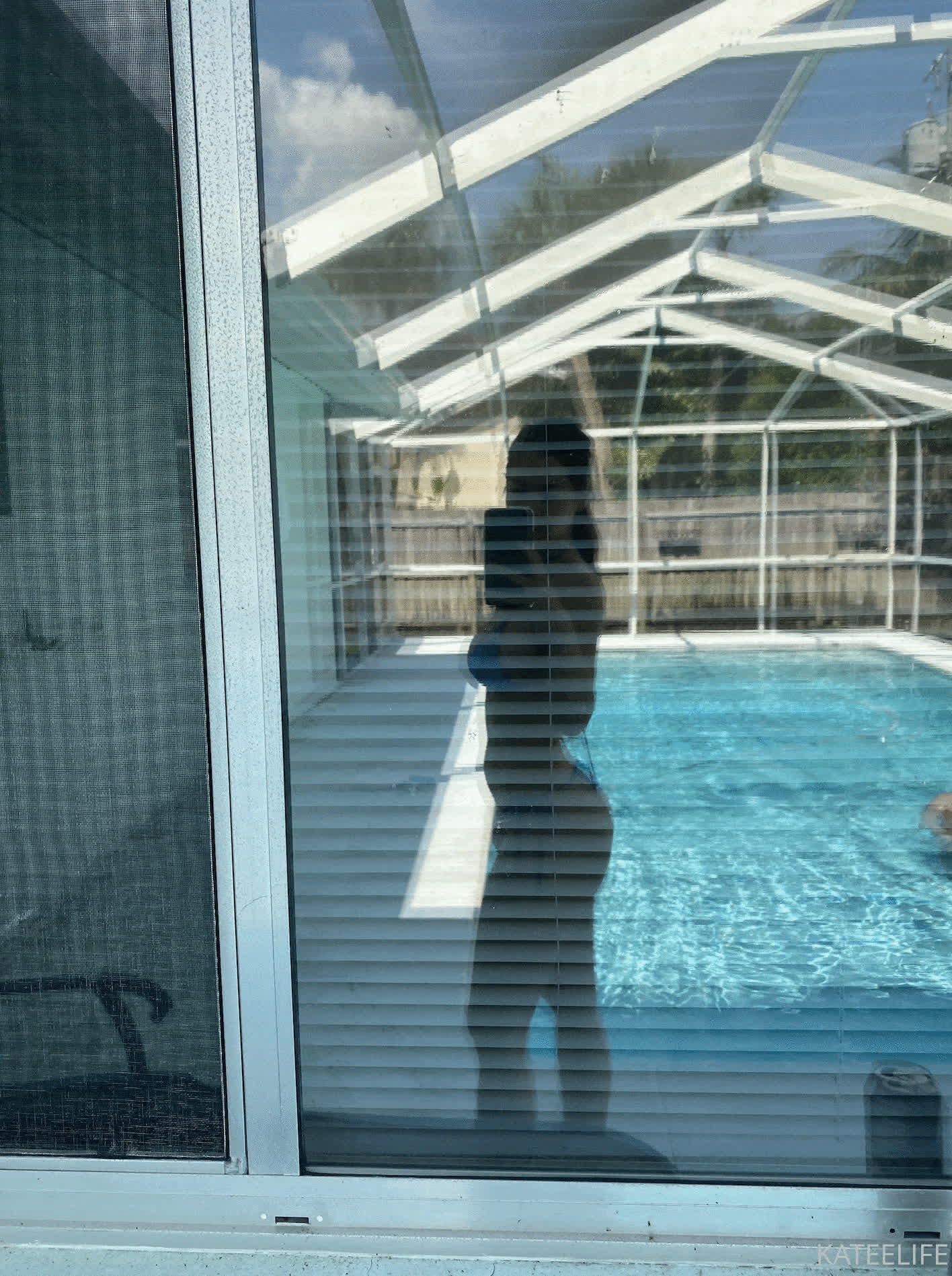 Kateelife poolside mirror pic